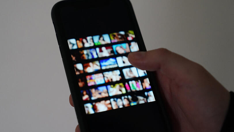 Schlüpfrige Fotos auf dem Handy? Lieber nicht.