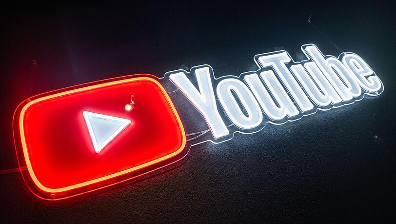 Nach einem Landgerichtsurteil m&uuml;ssen gesponserte YouTube-Videos klarer als bislang als Werbung gekennzeichnet werden.