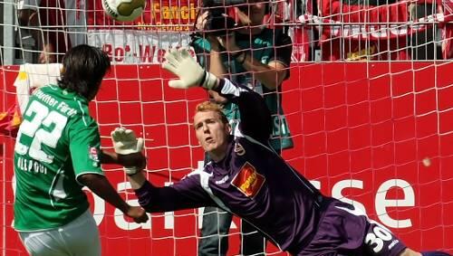 Eiskalt in der Lausitzer Hitze: Sami Allagui traf per Elfmeter zum 1:1 und legte wenig später noch das 2:1 nach. Eiskalt in der Lausitzer Hitze: Sami Allagui traf per Elfmeter zum 1:1 und legte wenig später noch das 2:1 nach.