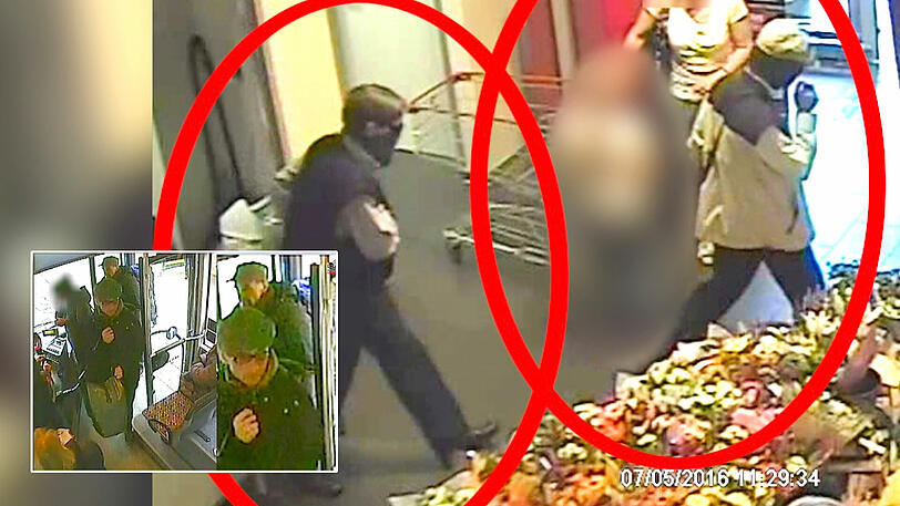 Die Bilder einer Überwachungskamera zeigen laut LKA den Ex-RAF Terroristen Burkhard Garweg (r) und Ernst-Volker-Staub bei einem Überfall in Hildesheim. Kleines Bild: Die Ex-RAF Terroristen Burkhard Garweg (vorn) und Ernst-Volker-Staub (hinten) in einem Bus.
