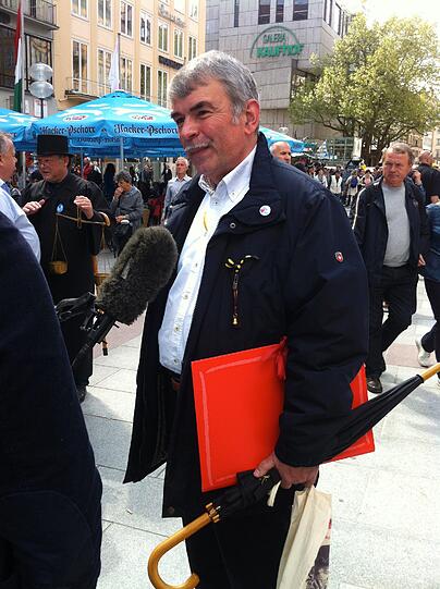 Gustl Mollath auf dem Marienplatz.