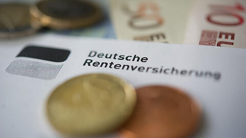 Wer im Alter gut leben möchte, sollte schon früh mit der Altersvorsorge beginnen.