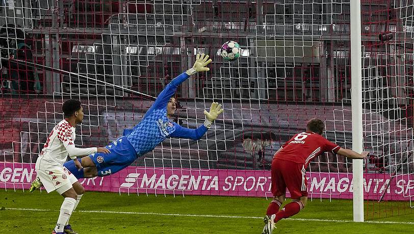 Joshua Kimmich erzielt gegen Mainz 05 den wichtigen 1:2-Anschlusstreffer. Joshua Kimmich erzielt gegen Mainz 05 den wichtigen 1:2-Anschlusstreffer.