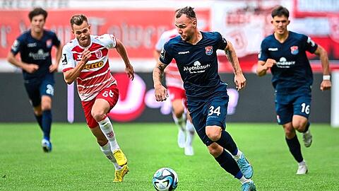 Erstmals seit 2017 wieder im Pokal vertreten: die SpVgg Unterhaching um Patrick Hobsch (Mitte).  Foto: foto2press/imago