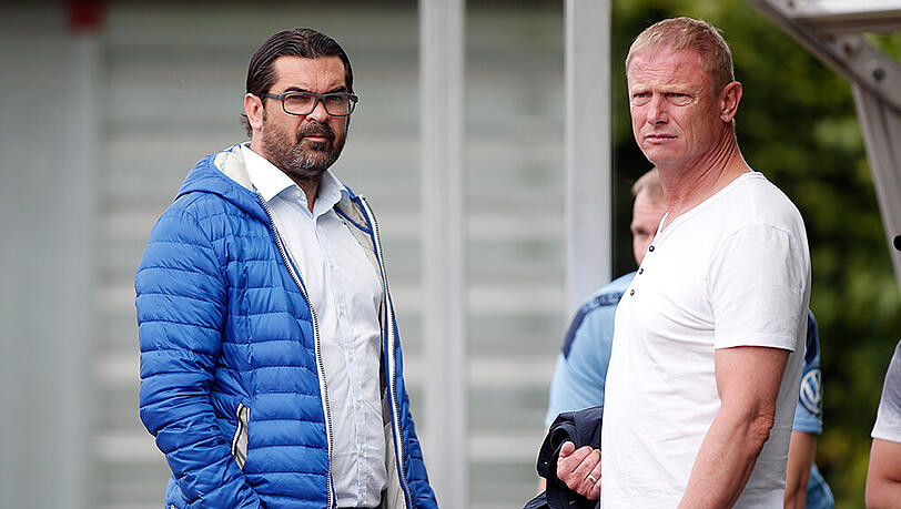 Will die Lehren aus der vergangenen Katastrophen-Saison ziehen: SPortchef Gerhard Poschner mit dem alten und neuen Löwen-Trainer Torsten Fröhling. Will die Lehren aus der vergangenen Katastrophen-Saison ziehen: SPortchef Gerhard Poschner mit dem alten und neuen Löwen-Trainer Torsten Fröhling.