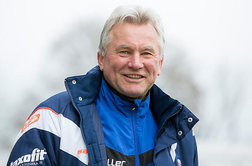 Löst nach gerade einmal siebeneinhalb Monaten im Amt Torsten Fröhling ab und leitet am 6. Oktober 2015 das erste Training beim TSV 1860: Benno Möhlmann. Und die Reihe erfolgloser Löwen-Coaches? To be continued&hellip;