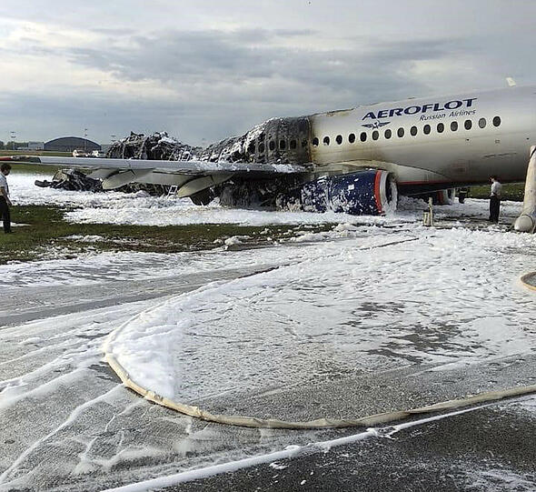 Die Flammen wüteten vor allem im hinteren Teil des Flugzeugs.