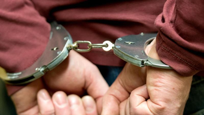 In Italien und der Schweiz haben die Polizeibehörden Dutzende Verdächtige festgenommen. In Italien und der Schweiz haben die Polizeibehörden Dutzende Verdächtige festgenommen.