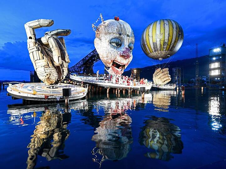 Verdis Oper "Rigoletto" wird zum ersten Mal in Bregenz aufgeführt.