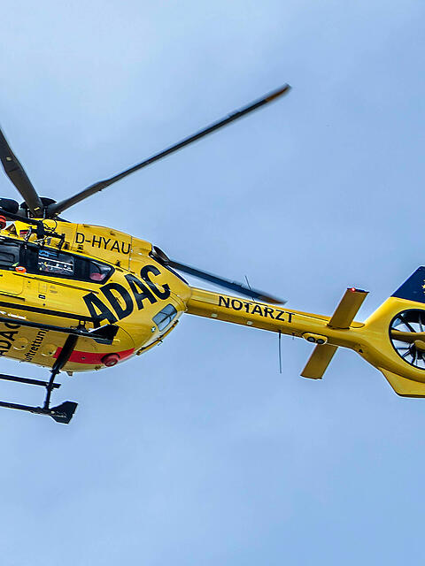 Ein Rettungshubschrauber flog Thomas Glashauser unter laufender Reanimation in ein Krankenhaus, wo er seinen schweren Verletzungen erlag. (Symbolbild)