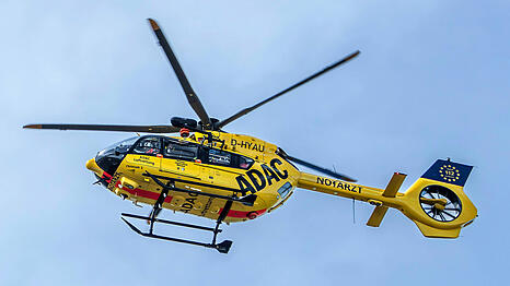 Ein Rettungshubschrauber flog Thomas Glashauser unter laufender Reanimation in ein Krankenhaus, wo er seinen schweren Verletzungen erlag. (Symbolbild)
