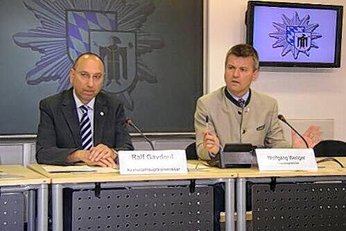 Kriminalhauptkommissar Ralf Gaydoul und Polizeipressesprecher Wolfgang Wenger.