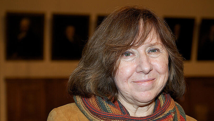 Immer wieder war sie unter den Favoriten. Jetzt hat Swetlana Alexijewitsch den Literaturnobelpreis endlich bekommen. Immer wieder war sie unter den Favoriten. Jetzt hat Swetlana Alexijewitsch den Literaturnobelpreis endlich bekommen.