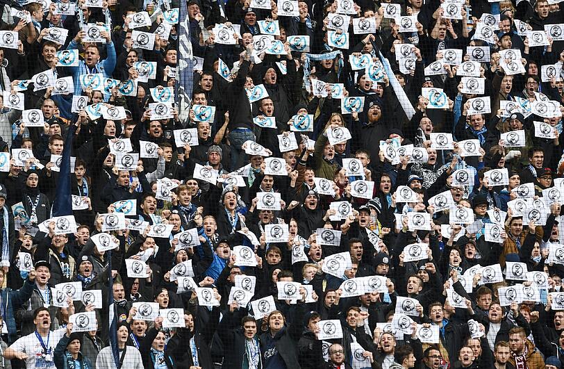 Die Message war nicht zu übersehen: 1860-Fans in der Nordkurve ließen ihren Unmut gegen Investor Hasan Ismaik freien Lauf.