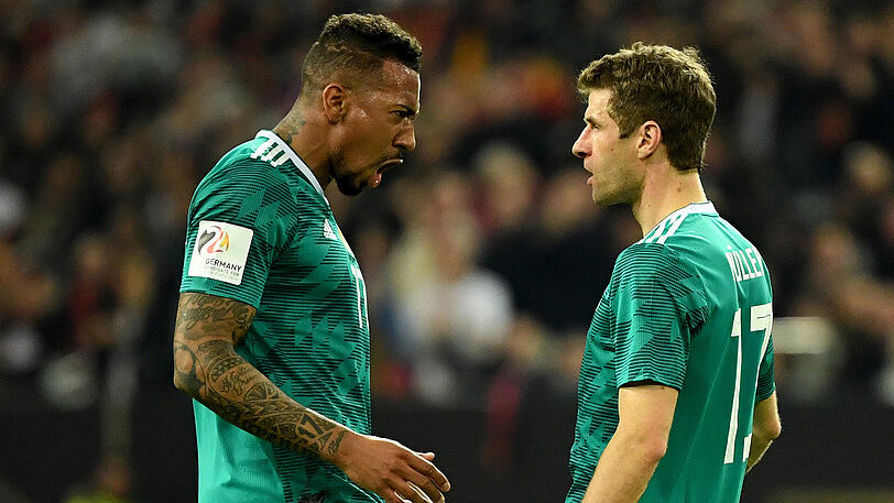 "Ich finde es besser, die Sachen klar anzusprechen, als das verstreichen zu lassen", sagt Jérôme Boateng (l.) zu seiner Kritik nach dem Spanien-Spiel.