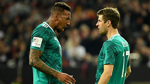 "Ich finde es besser, die Sachen klar anzusprechen, als das verstreichen zu lassen", sagt Jérôme Boateng (l.) zu seiner Kritik nach dem Spanien-Spiel.