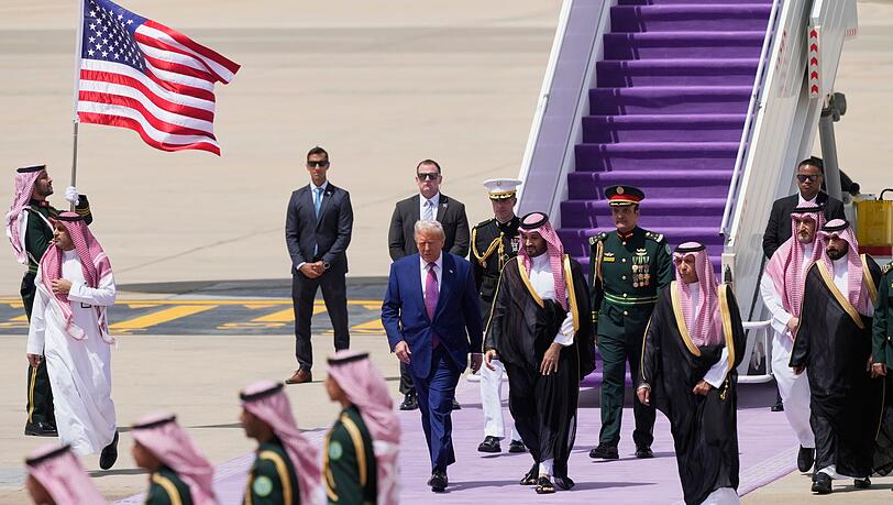 In Riad trifft Donald Trump auf einen mächtigen Mann, der zwar nur genau halb so alt ist wie er, mit dem ihn ansonsten aber einiges verbindet: Saudi-Arabiens Thronfolger Mohammed bin Salman.