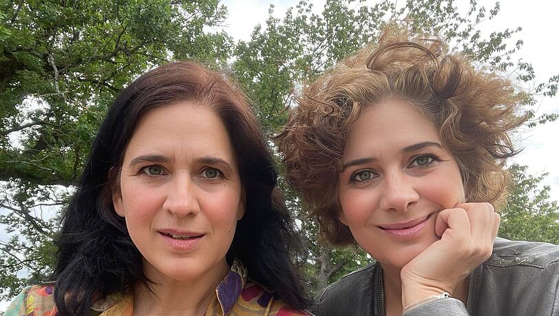 Anouschka (l.) und ihre fünf Jahre jüngere Schwester Anina traten schon auf großen und kleinen Bühnen auf. Sie haben mit Kindern, Künstlern und Tauben gearbeitet und dabei nie die Lust an neuem verloren.