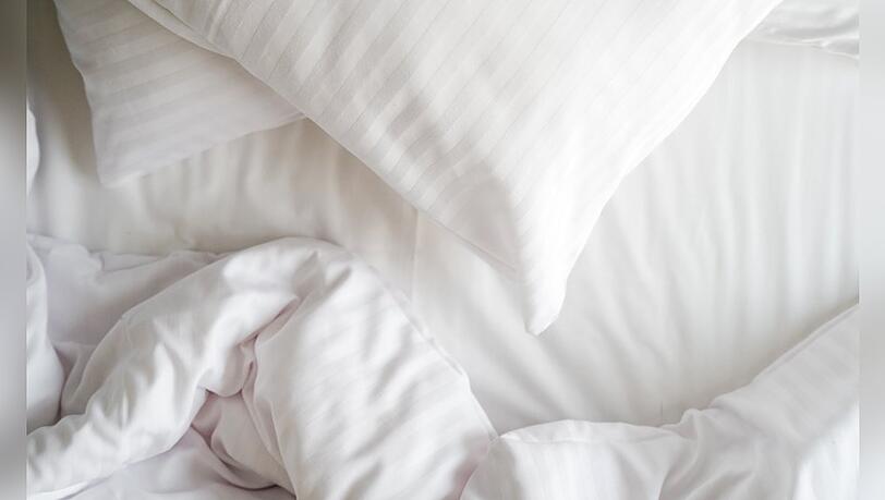 Bis zu zehn Millionen Hausstaubmilben tummeln sich in einer Matratze.