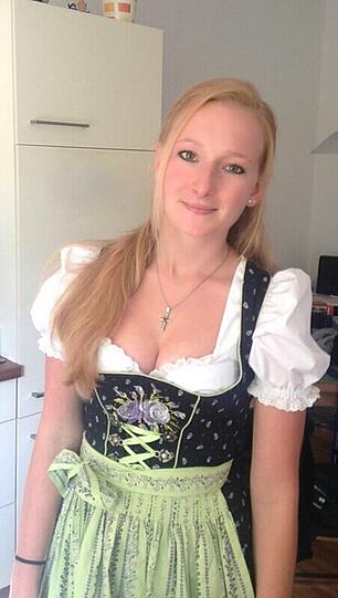 Bayern-Fan Daniela möchte ihre vorerst letzte Chance nutzen um als Paula mit den Bayern-Stars auf dem Rasen zu stehen. Sie verschwindet bald für ein Jahr nach Australien.