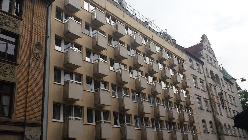 In der Thalkirchner Straße 9 sollen bald wohnungslose Familien einziehen – die Anwohner sind noch unsicher, was sie erwartet. In der Thalkirchner Straße 9 sollen bald wohnungslose Familien einziehen – die Anwohner sind noch unsicher, was sie erwartet.