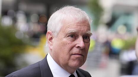 Andrew Mountbatten Windsor ist jetzt offiziell den Prinzentitel los.