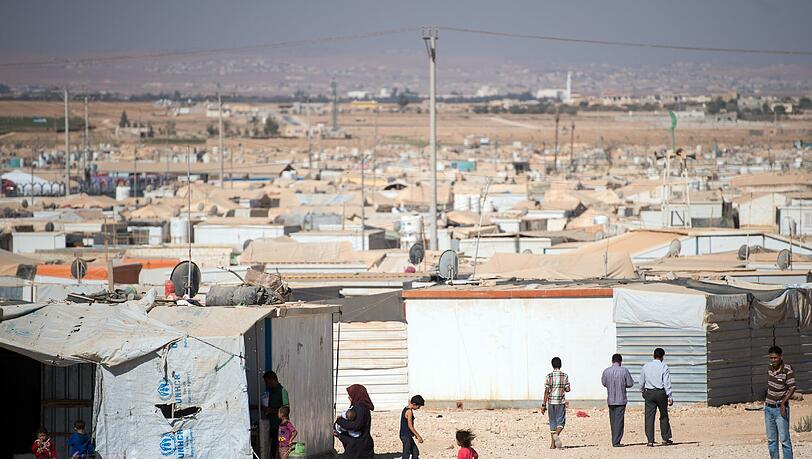 In der EU wird überlegt, syrische Flüchtlinge aus den Nachbarländern wie Jordanien nach Europa zu holen. In der EU wird überlegt, syrische Flüchtlinge aus den Nachbarländern wie Jordanien nach Europa zu holen.