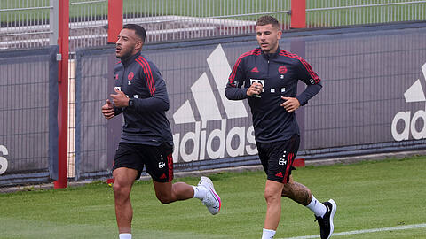 Corentin Tolisso (l.) wird in Dortmund womöglich wieder im Kader stehen - bei Lucas Hernández ist noch Geduld gefragt.