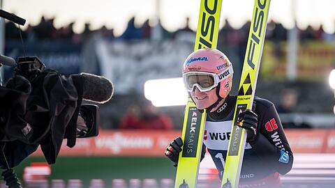 Severin Freund nach einem Sprung.