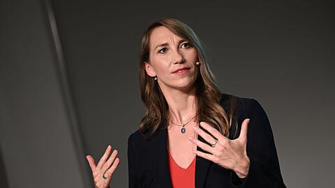Emily Büning, Bundesgeschäftsführerin Bündnis 90/Die Grünen, spricht bei einem Termin.