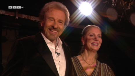 Thomas Gottschalk verl&auml;sst die gro&szlig;e TV-B&uuml;hne an der Seite seiner Ehefrau Karina.