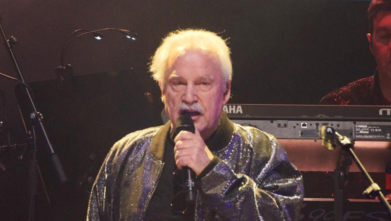 Giorgio Moroder singt zum Deutschlandauftakt "The Celebration of the '80s Tour" auf der Bühne im Tempodrom. Giorgio Moroder singt zum Deutschlandauftakt "The Celebration of the '80s Tour" auf der Bühne im Tempodrom.