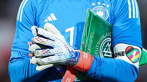 DFB-Kapitän Manuel Neuer wird bei der WM nicht mit der "One Love"-Kapitänsbinde auflaufen.
