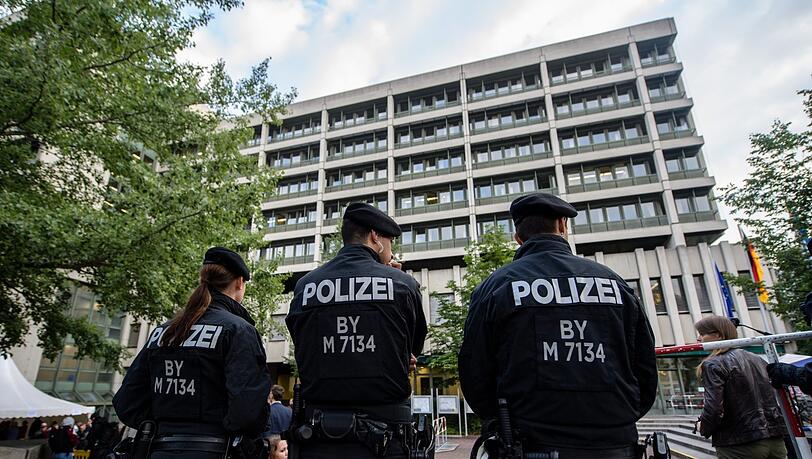 Im Oberlandesgericht in München fand der Przess gegen Beate Zschäpe statt. Im Oberlandesgericht in München fand der Przess gegen Beate Zschäpe statt.