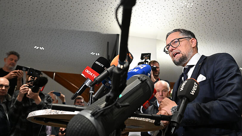 Anwalt Norbert Wess gibt nach dem Urteilsspruch am zweiten Verhandlungstag im Prozess gegen den österreichischen Investor René Benko ein Statement vor Journalisten. Anwalt Norbert Wess gibt nach dem Urteilsspruch am zweiten Verhandlungstag im Prozess gegen den österreichischen Investor René Benko ein Statement vor Journalisten.