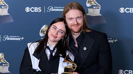 Billie Eilish mit ihrem Bruder Finneas bei den Grammy Awards.