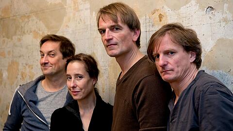 Das neue Ensemble der Münchner Lach- und Schieß: Sebastian Rüger (l.), Caroline Ebner, Frank Smilgies und Norbert Bürger.