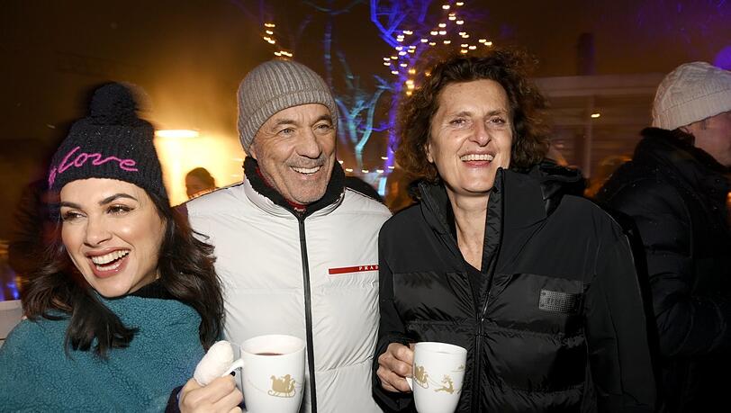 Coole Party: Promis feiern im Schnee auf der Dachterrasse vom Bayerischen Hof in München