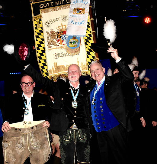 CSU-OB-Kandidat Clemens Baumg&auml;rtner, Neu-Ehren-Filser Markus Meindl und Filserpr&auml;sident Christian Schottenhamel.