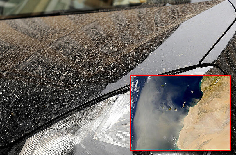 Ungebetener Besuch von oben: Am Mittwoch in der Früh schauen vor allem dunkellackierte Autos aus wie nach einer Rallye - schuld ist Sand aus der Wüste. Rechts: Da kommt&rsquo;s her: Ein NASA-Satellitenfoto zeigt, wie der Wind Sand vom afrikanischen Kontinent über die Kanarischen Inseln weht.