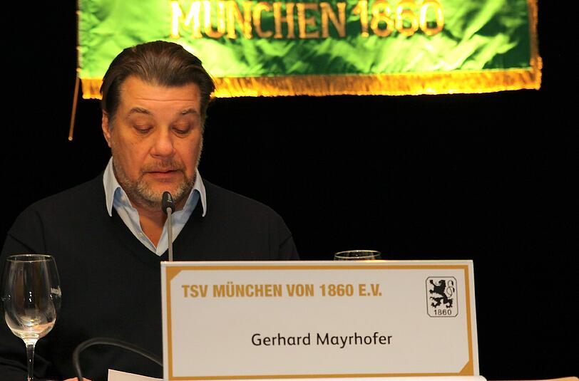 Gerhard Mayrhofer auf der Bühne.