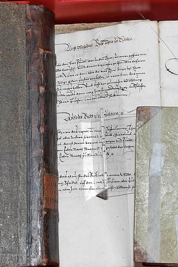 Wie etwa die Holzbibliothek des Candid Huber.