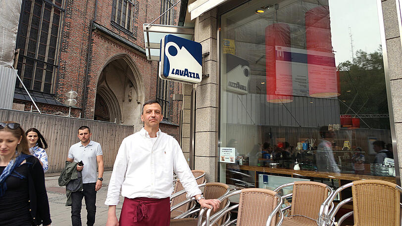Rudolf Bausch vor seinem Lavazza-Café. Ende Mai macht es zu.