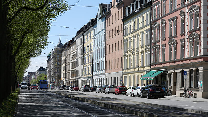 Hübsche Fassaden: Die alten Patrizierhäuser entlang der Orleansstraße.