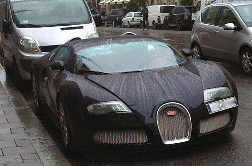 Diesen 1001-PS starken Bugatti könnte man bald öfters in München sehen. Mit diesem Geschoss kam Ismaik zu seinem zweiten Spiel in die Allianz Arena.