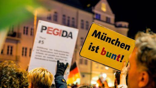 Wo Rechtspopulisten unterwegs sind, sind Vertreter von "München ist bunt" zumeist nicht weit. Wo Rechtspopulisten unterwegs sind, sind Vertreter von "München ist bunt" zumeist nicht weit.