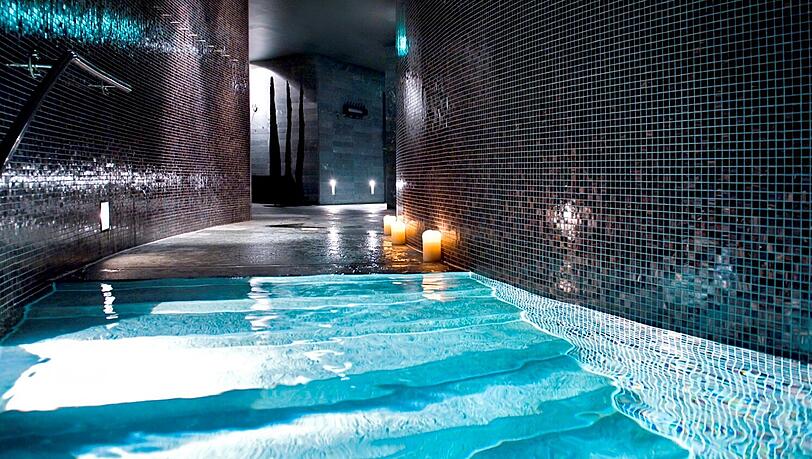 Sehr elegant: der Pool im Sofitel. Sehr elegant: der Pool im Sofitel.