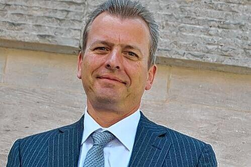 OB Ulrich Maly hat sich für das Burg-Motiv stark gemacht.