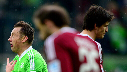 Der Wolfsburger Spieler Ivica Olic (l) bejubelt seinen Treffer zum 2:0 gegen den 1. FC Nürnberg. Der Wolfsburger Spieler Ivica Olic (l) bejubelt seinen Treffer zum 2:0 gegen den 1. FC Nürnberg.