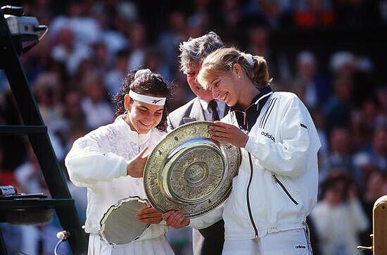 Und auch im Jahr darauf besiegte sie Arantxa Sánchez Vicario auf dem Rasen von Wimbledon.